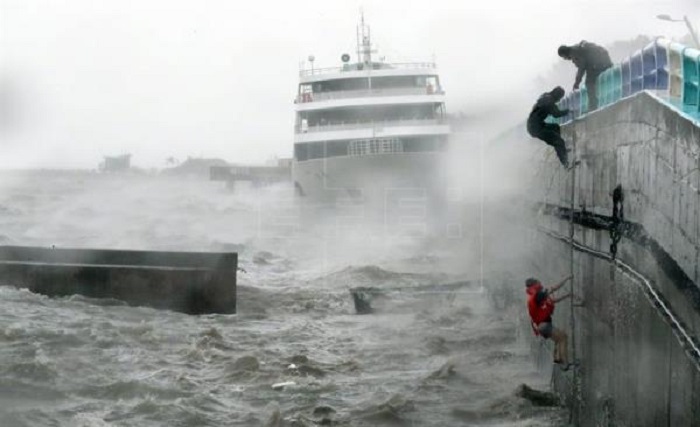 El tifón Chaba vuelve a Japón tras golpear con fuerza a Corea del Sur